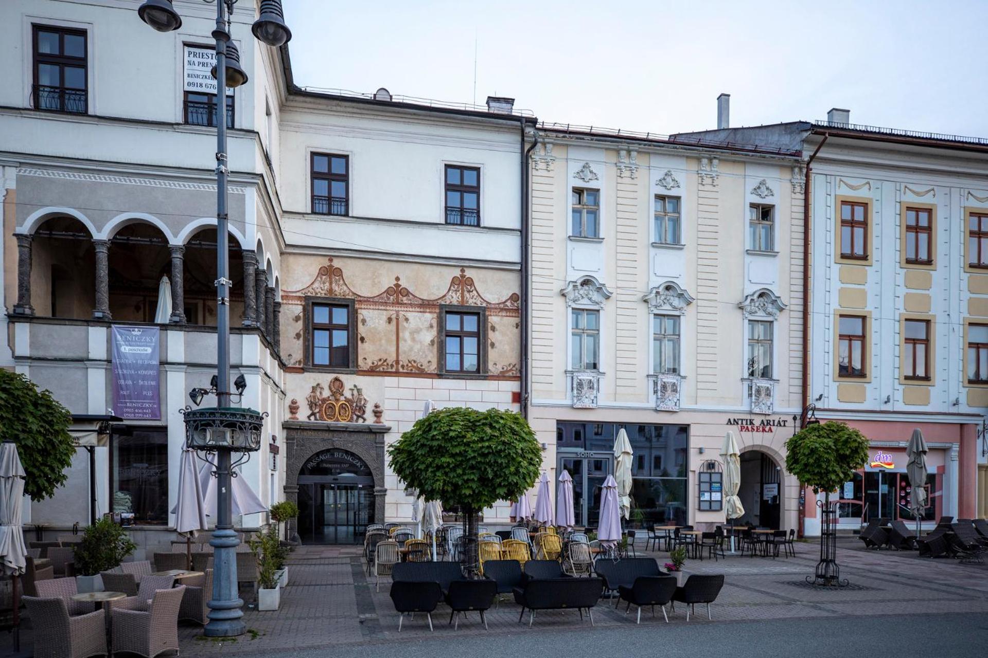 Alure Residences 10 - 24H Self Check-In & Private Parking Next To The Apartment Building Included, City Center Right On Snp Square In A Quiet Passage, New Building, Best Deal In Town Банска-Бистрица Экстерьер фото