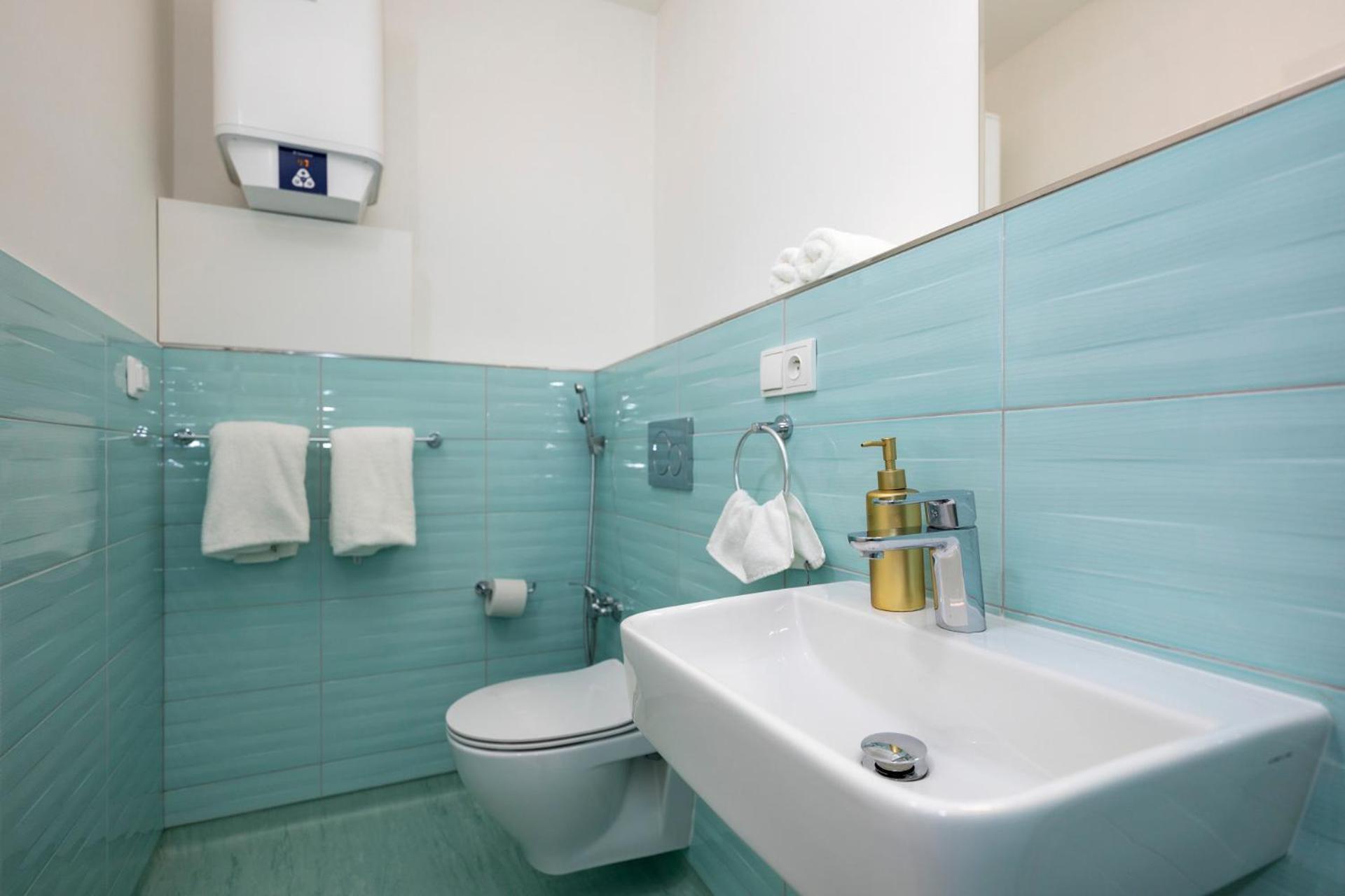 Alure Residences 10 - 24H Self Check-In & Private Parking Next To The Apartment Building Included, City Center Right On Snp Square In A Quiet Passage, New Building, Best Deal In Town Банска-Бистрица Экстерьер фото