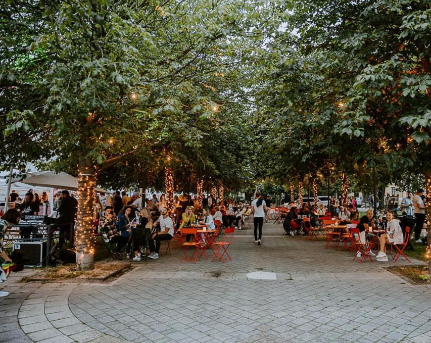 Alure Residences 10 - 24H Self Check-In & Private Parking Next To The Apartment Building Included, City Center Right On Snp Square In A Quiet Passage, New Building, Best Deal In Town Банска-Бистрица Экстерьер фото